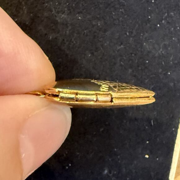 VTG Gold Tone Two Sisters Best Friends Love Heart Photo Locket Charm Pendant - Picture 4 of 7